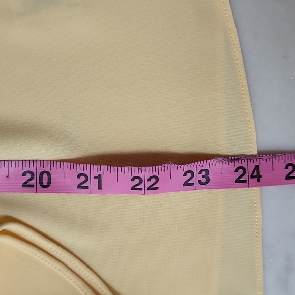 NWT Brooks Brothers Ruffled crepe blouse in buttercup yellow size 6 - Picture 9 of 17